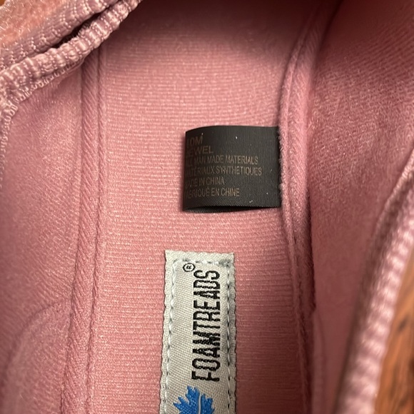 Foamtread new in box womens slippers size 10 m with tags. Velcro closure. Pink. - Picture 2 of 10